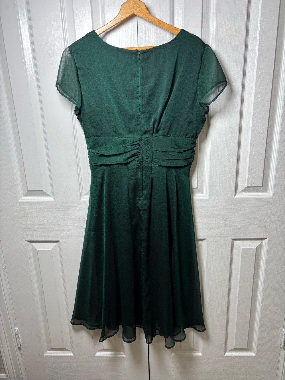 Emerald Green Chiffon Fit & Flare Cocktail Dress Ruched Waist Size 14 Midi - Picture 3 of 6
